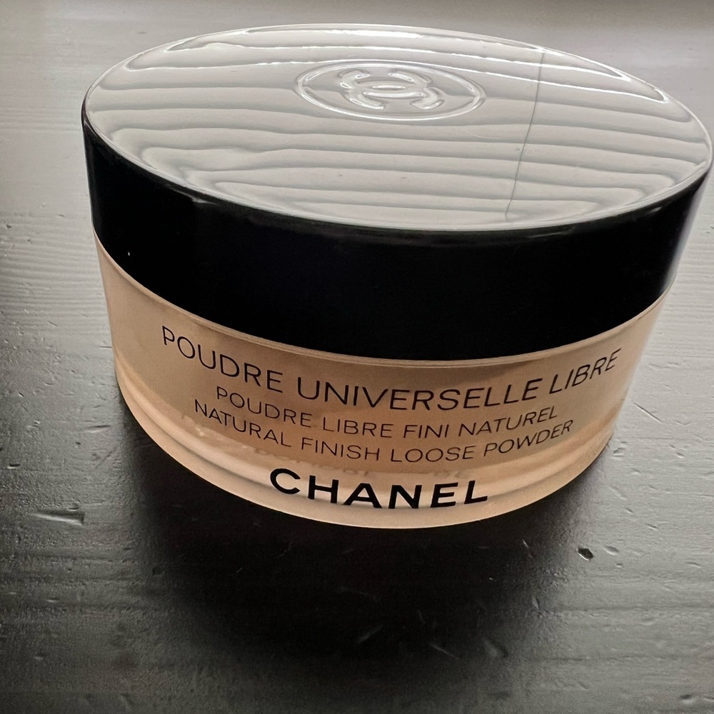 CHANEL Poudre Universelle Libre - Natural Finish